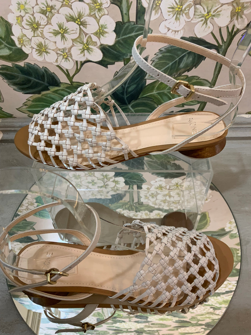 10084- Off White Light Tan
