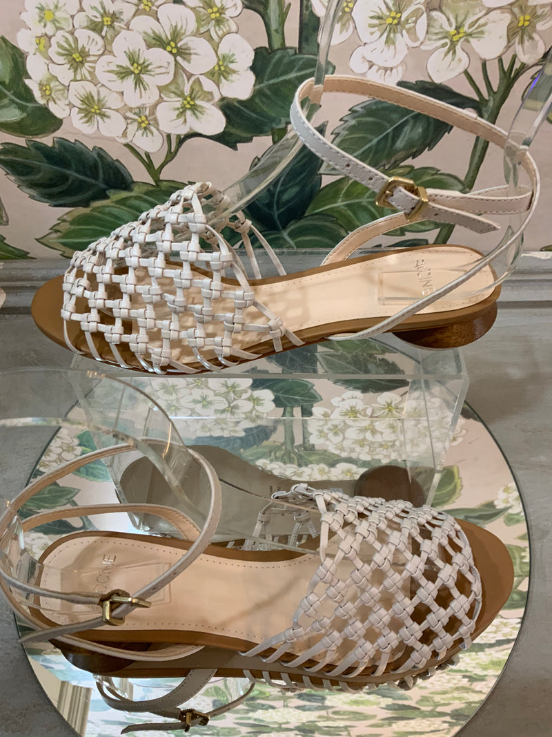 10084- Off White Light Tan