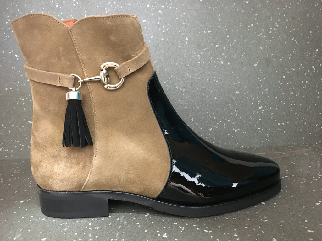 4827 Suede / Patent Boot